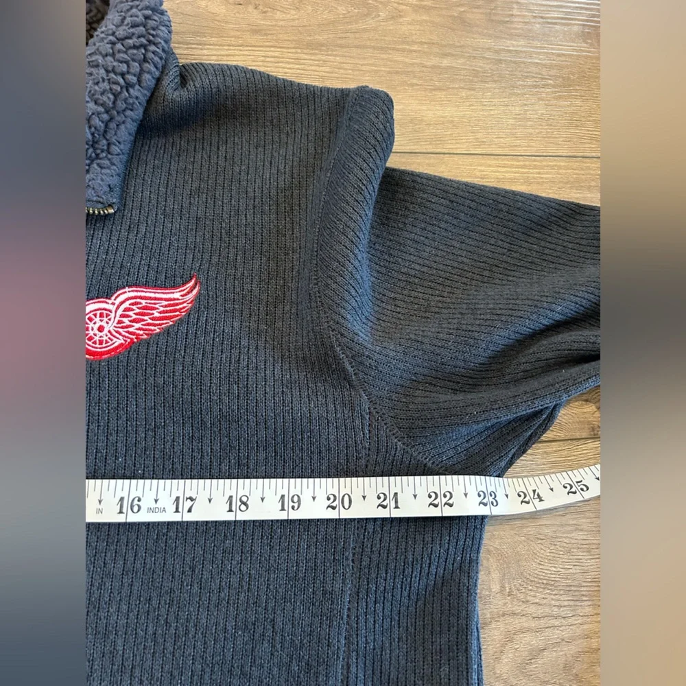 Detroit‎ Red Wings NHL Ribbed Quarter Zip Pullover Large